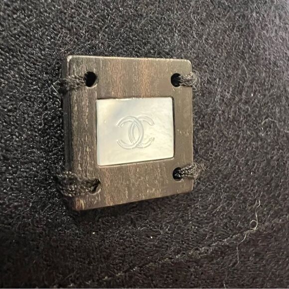 Elegant Chanel Black Skirt Size 42 - Picture 4 of 5